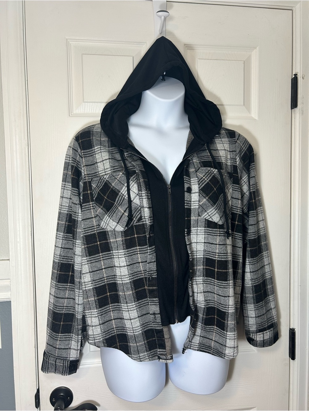 No Boundaries Black & Gray Plaid Hooded Shacket XL 16–18 with zip and button